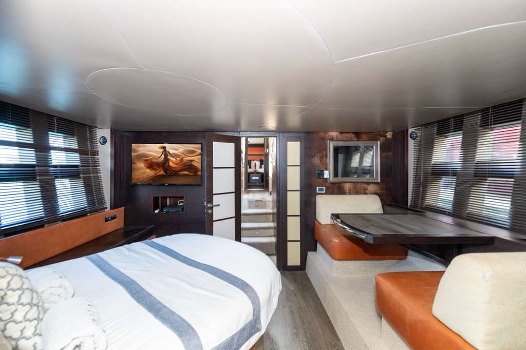 Twin guest cabin aboard Samba Soul