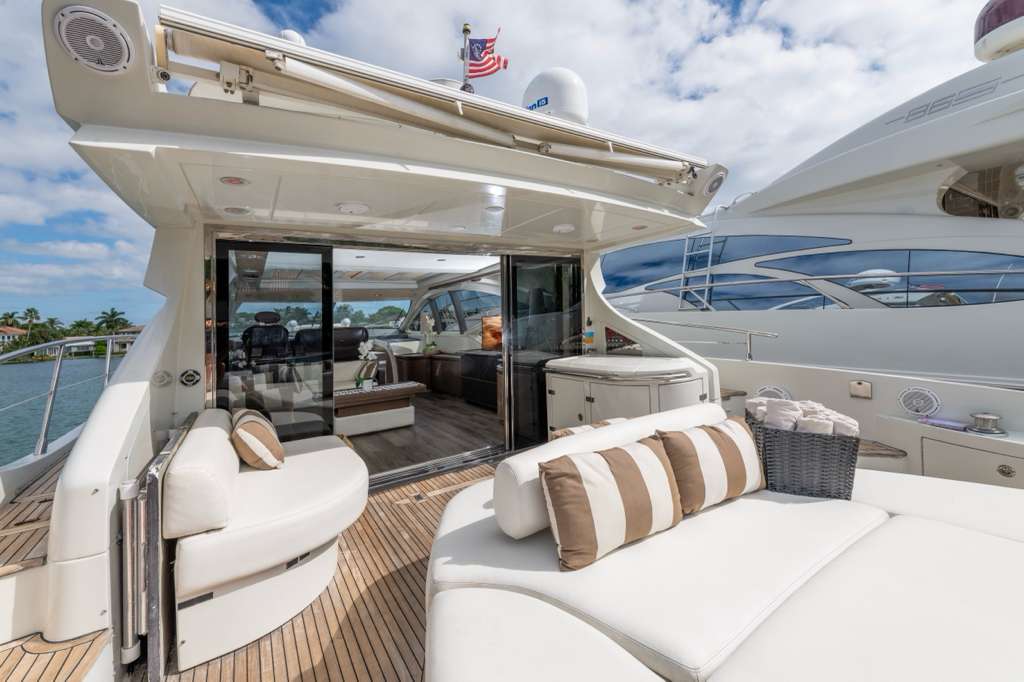 Aft deck loungers on Samba Soul